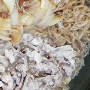 新玉ねぎと糸蒟蒻が入った牛丼